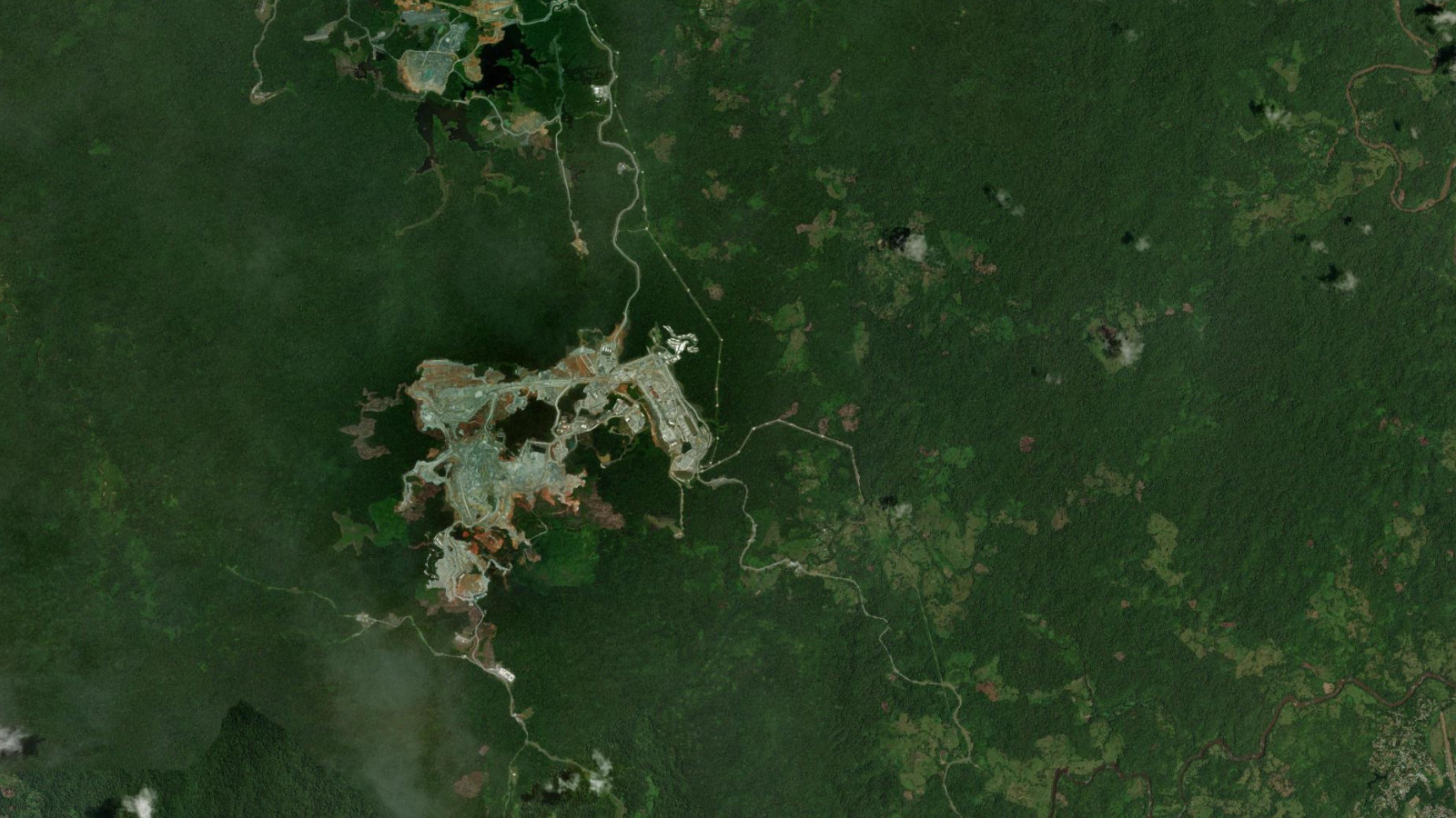 Satellite view of the Cobre Panamá copper mine in Donoso district, Colón province, Panama, showing open pits, the processing plant and tailings area cut into rainforest.